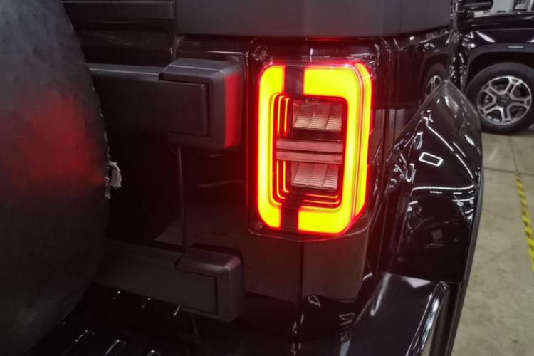 Used BAIC Off-Road BJ40 2023 2.0T Automatic Four-Wheel Drive Urban Hunter Edition Chivalrous Type Right Rear Taillight
