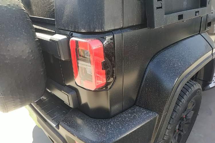 Used BAIC Off-Road BJ40 2023 2.0D Automatic Four-Wheel Drive Blade Hero Edition Adventurer Type (with Front and Rear Electronic Locks) Right Rear Taillight