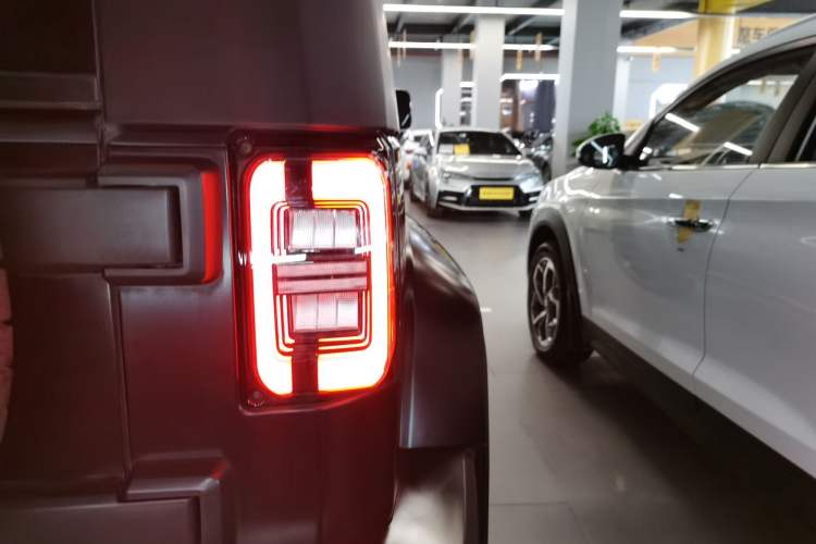 Used BAIC Off-Road BJ40 2023 2.0D Automatic Four-Wheel Drive Blade Hero Edition Adventurer Type Right Rear Taillight