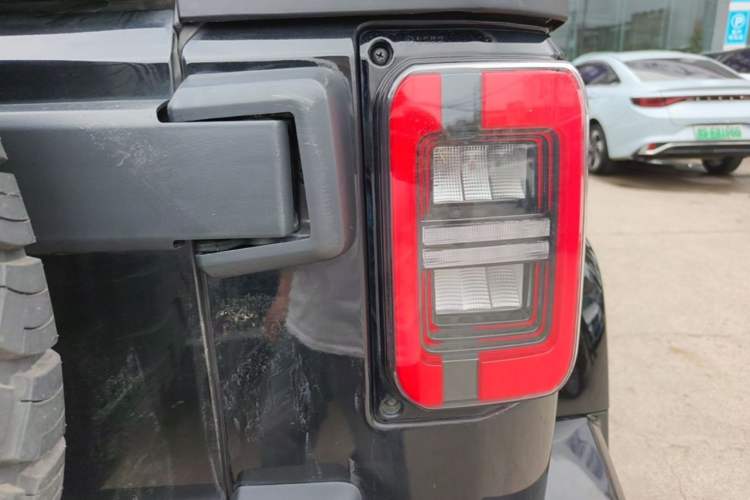 Used BAIC Off-Road BJ40 2023 2.0T Automatic Four-Wheel Drive Urban Hunter Edition Chivalrous Type Right Rear Taillight