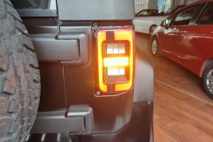 Used BAIC Off-Road BJ40 2023 2.0D Automatic Four-Wheel Drive Blade Hero Edition Adventurer Type Right Rear Taillight