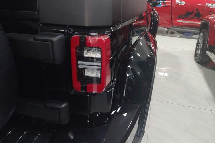 Used BAIC Off-Road BJ40 2023 2.0T Automatic Four-Wheel Drive Urban Hunter Edition Chivalrous Type Right Rear Taillight