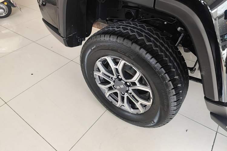 Used BAIC Off-Road BJ40 2023 2.0T Automatic Four-Wheel Drive Urban Hunter Edition Chivalrous Type Right Rear Wheel Hub