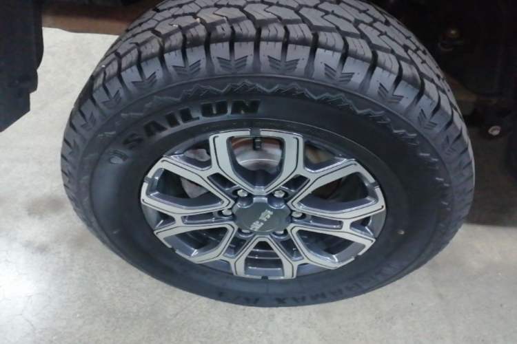 Used BAIC Off-Road BJ40 2023 2.0T Automatic Four-Wheel Drive Urban Hunter Edition Chivalrous Type Right Rear Wheel Hub