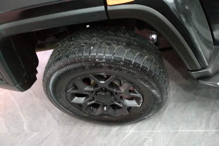 Used BAIC Off-Road BJ40 2023 2.0D Automatic Four-Wheel Drive Blade Hero Edition Adventurer Type Right Rear Wheel Hub