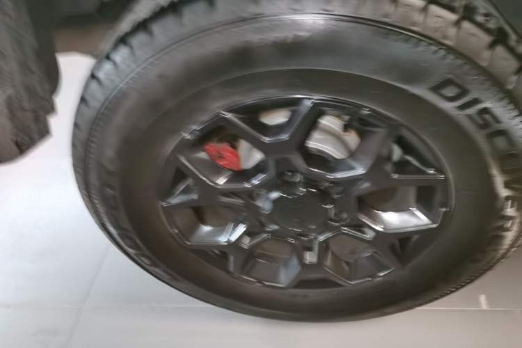 Used BAIC Off-Road BJ40 2023 2.0D Automatic Four-Wheel Drive Blade Hero Edition Adventurer Type Right Rear Wheel Hub