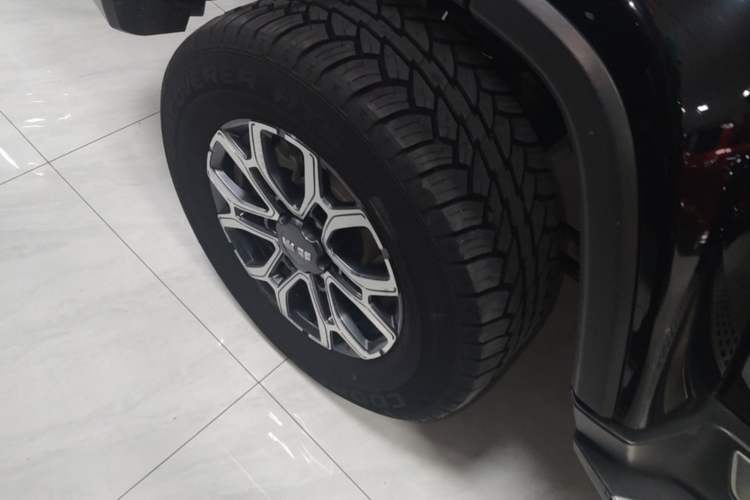 Used BAIC Off-Road BJ40 2023 2.0T Automatic Four-Wheel Drive Urban Hunter Edition Chivalrous Type Right Rear Wheel Hub