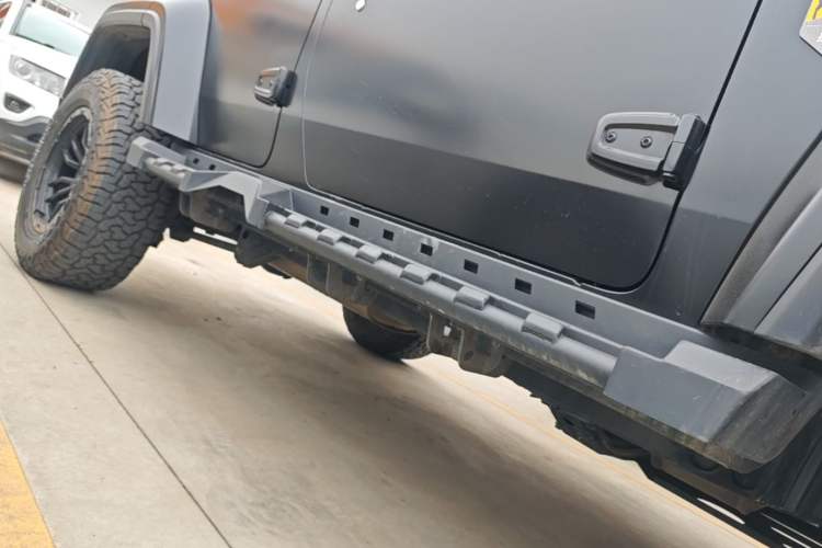 Used BAIC Off-Road BJ40 2023 2.0D Automatic Four-Wheel Drive Blade Hero Edition Adventurer Type Right Side Sill