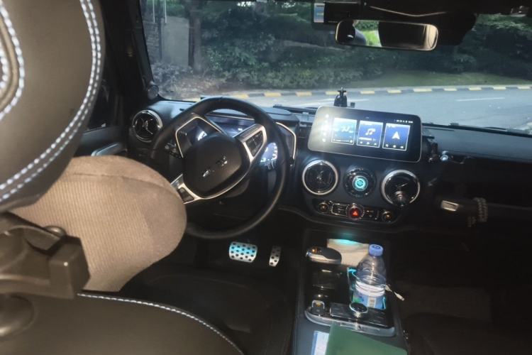 Used BAIC Off-Road BJ40 2023 2.0D Automatic Four-Wheel Drive Blade Hero Edition Adventurer Type (with Front and Rear Electronic Locks) Steering Wheel