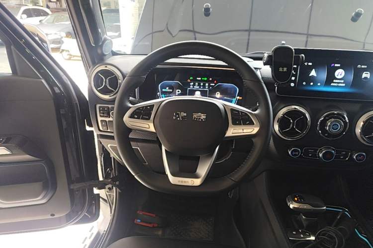 Used BAIC Off-Road BJ40 2023 2.0T Automatic Four-Wheel Drive Urban Hunter Edition Chivalrous Type Steering Wheel