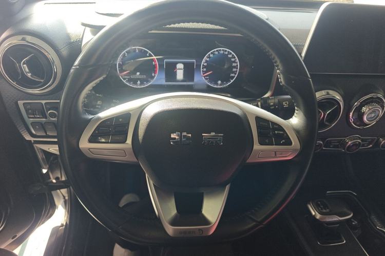 Used BAIC Off-Road BJ40 2023 2.0D Automatic Four-Wheel Drive Blade Hero Edition Adventurer Type Steering Wheel