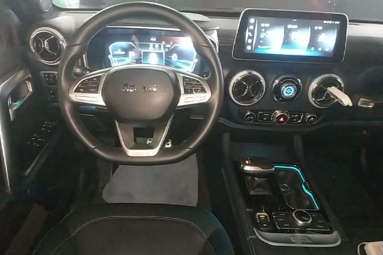 Used BAIC Off-Road BJ40 2023 2.0T Automatic Four-Wheel Drive Urban Hunter Edition Chivalrous Type Steering Wheel