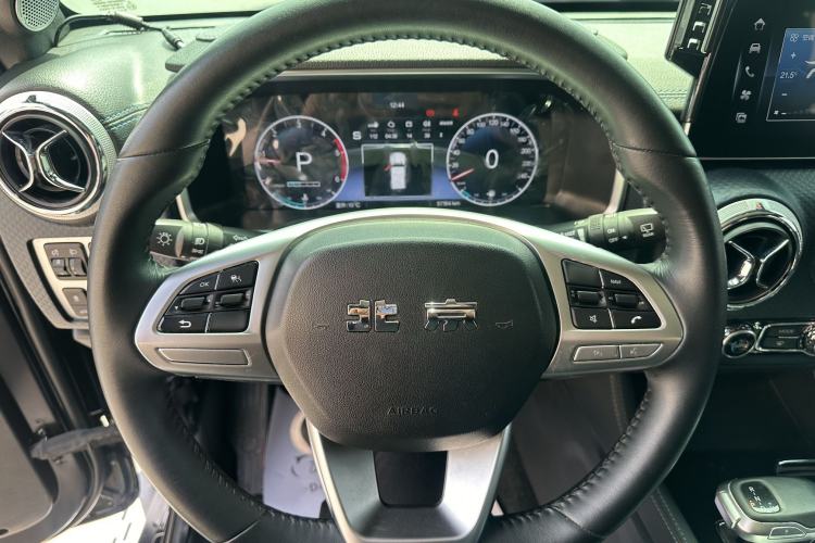 Used BAIC Off-Road BJ40 2023 2.0D Automatic Four-Wheel Drive Blade Hero Edition Adventurer Type Steering Wheel