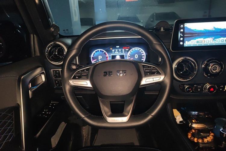 Used BAIC Off-Road BJ40 2023 2.0D Automatic Four-Wheel Drive Blade Hero Edition Adventurer Type Steering Wheel