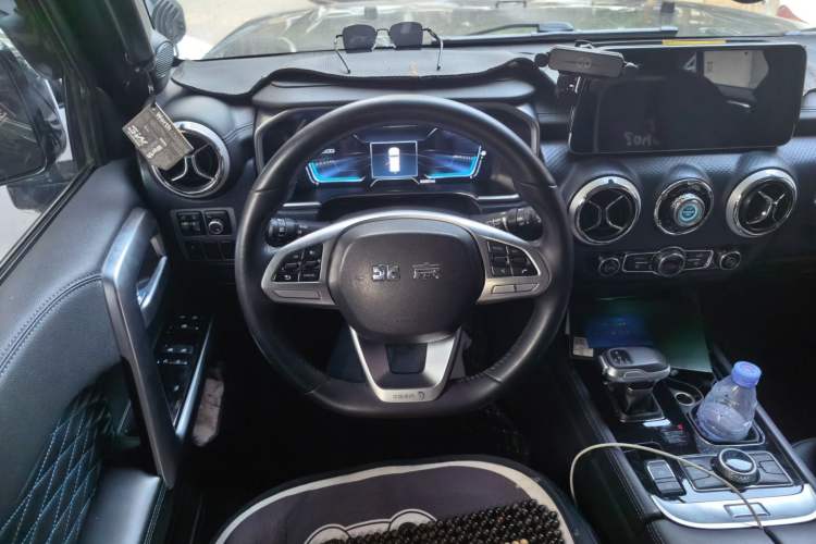 Used BAIC Off-Road BJ40 2023 2.0T Automatic Four-Wheel Drive Urban Hunter Edition Chivalrous Type Steering Wheel