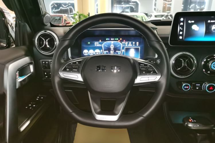 Used BAIC Off-Road BJ40 2023 2.0D Automatic Four-Wheel Drive Blade Hero Edition Adventurer Type Steering Wheel