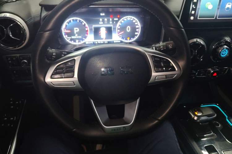 Used BAIC Off-Road BJ40 2023 2.0T Automatic Four-Wheel Drive Urban Hunter Edition Chivalrous Type Steering Wheel