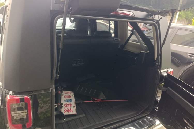 Used BAIC Off-Road BJ40 2023 2.0T Automatic Four-Wheel Drive Urban Hunter Edition Chivalrous Type Trunk