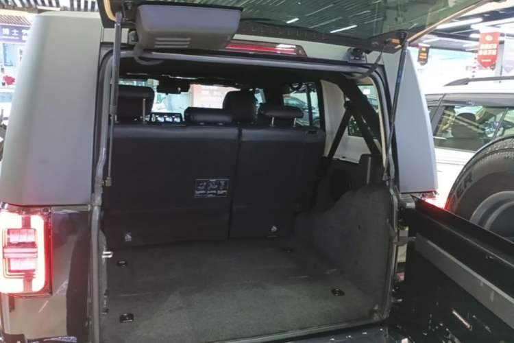 Used BAIC Off-Road BJ40 2023 2.0T Automatic Four-Wheel Drive Urban Hunter Edition Chivalrous Type Trunk