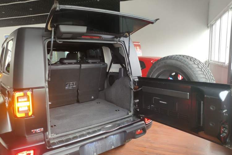 Used BAIC Off-Road BJ40 2023 2.0D Automatic Four-Wheel Drive Blade Hero Edition Adventurer Type Trunk