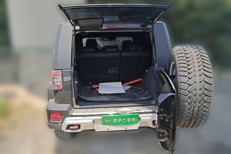 Used BAIC Off-Road BJ40 2023 2.0T Automatic Two-Wheel Drive Urban Hunter Edition Chivalrous Type Trunk