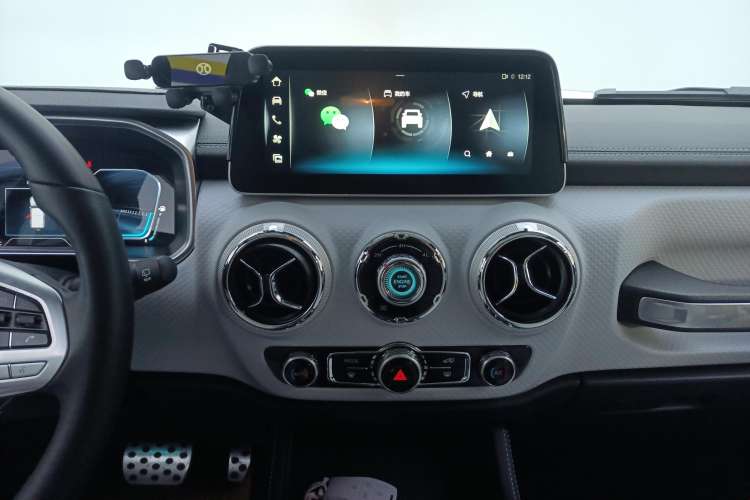 Used BAIC Off-Road BJ40 2023 2.0D Automatic Four-Wheel Drive Blade Hero Edition Adventurer Type Audio And AC Panel