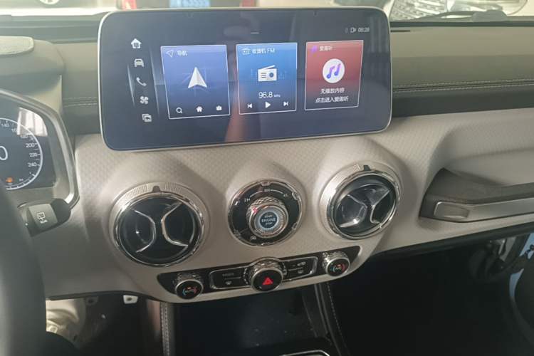 Used BAIC Off-Road BJ40 2023 2.0T Automatic Four-Wheel Drive Urban Hunter Edition Chivalrous Type Audio And AC Panel