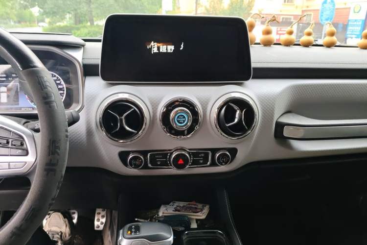 Used BAIC Off-Road BJ40 2023 2.0D Automatic Four-Wheel Drive Blade Hero Edition Adventurer Type Audio And AC Panel