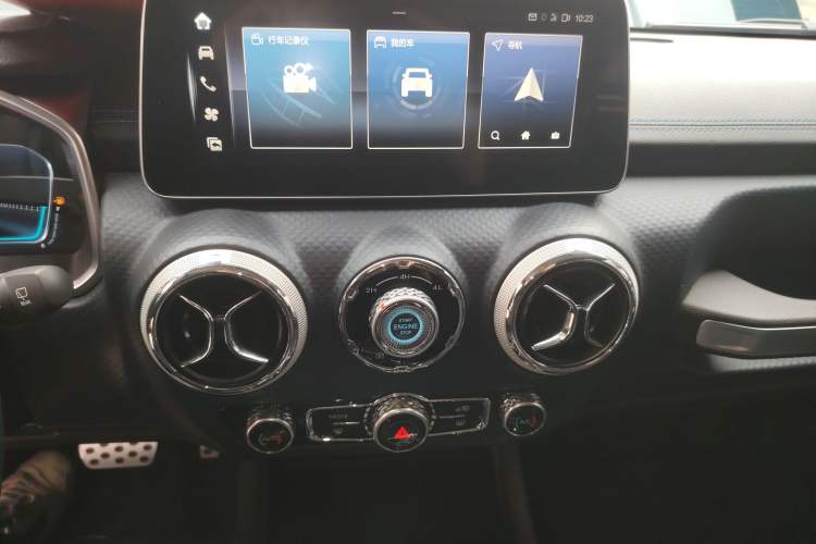 Used BAIC Off-Road BJ40 2023 2.0T Automatic Four-Wheel Drive Urban Hunter Edition Chivalrous Type Audio And AC Panel