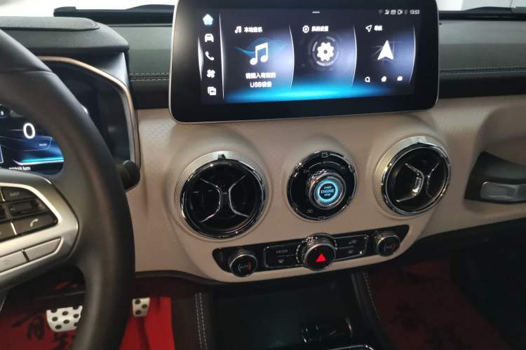 Used BAIC Off-Road BJ40 2023 2.0D Automatic Four-Wheel Drive Blade Hero Edition Adventurer Type Audio And AC Panel