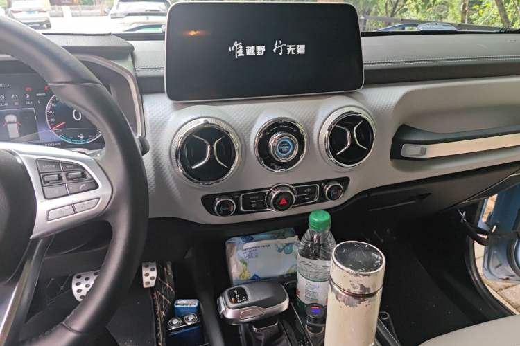 Used BAIC Off-Road BJ40 2023 2.0D Automatic Four-Wheel Drive Blade Hero Edition Adventurer Type Audio And AC Panel