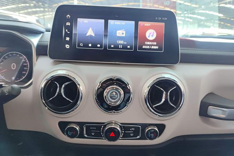 Used BAIC Off-Road BJ40 2023 2.0T Automatic Four-Wheel Drive Urban Hunter Edition Chivalrous Type Audio And AC Panel