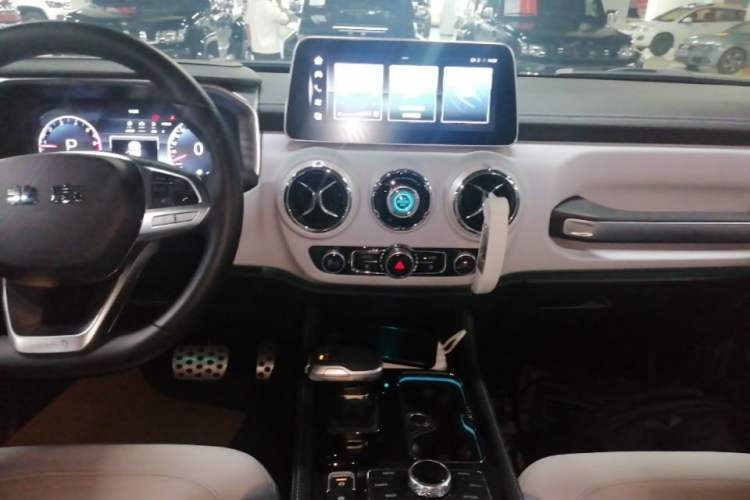 Used BAIC Off-Road BJ40 2023 2.0T Automatic Four-Wheel Drive Urban Hunter Edition Chivalrous Type Audio And AC Panel