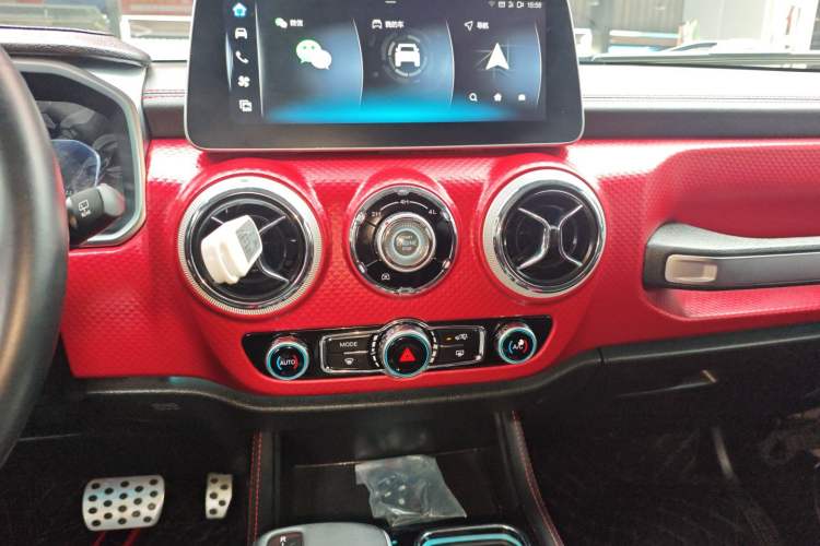 Used BAIC Off-Road BJ40 2023 2.0T Automatic Four-Wheel Drive Urban Hunter Edition Chivalrous Type Audio And AC Panel