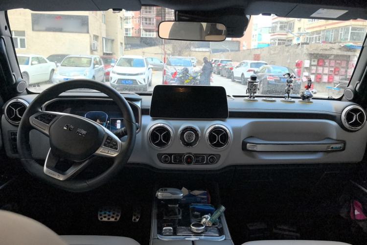 Used BAIC Off-Road BJ40 2023 2.0T Automatic Four-Wheel Drive Urban Hunter Edition Chivalrous Type Center Console