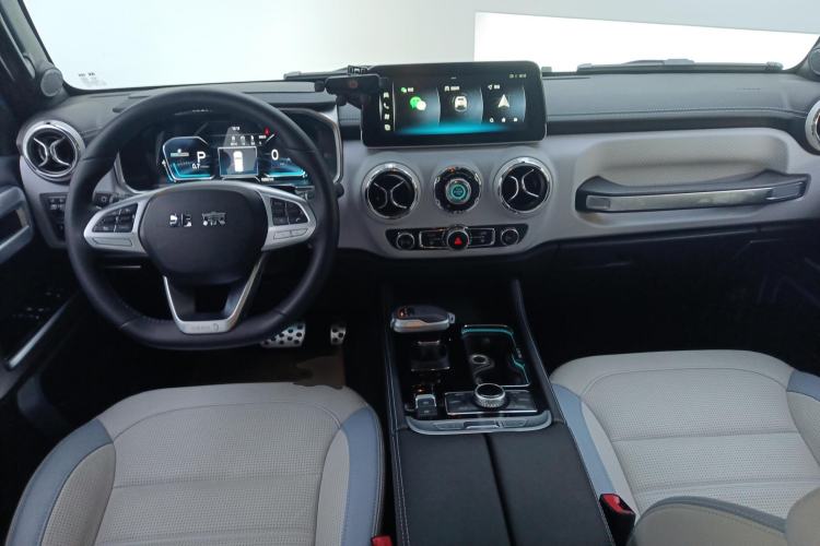 Used BAIC Off-Road BJ40 2023 2.0D Automatic Four-Wheel Drive Blade Hero Edition Adventurer Type Center Console