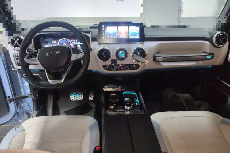 Used BAIC Off-Road BJ40 2023 2.0T Automatic Four-Wheel Drive Urban Hunter Edition Chivalrous Type Center Console