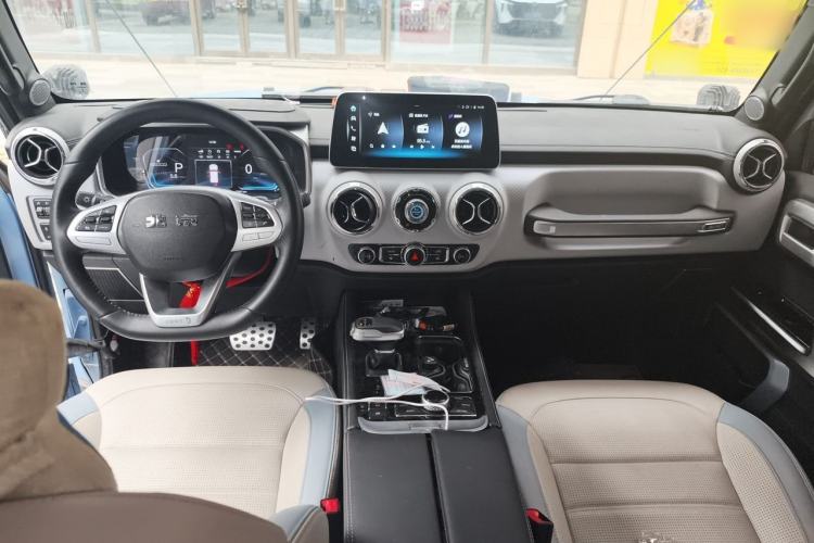 Used BAIC Off-Road BJ40 2023 2.0T Automatic Four-Wheel Drive Urban Hunter Edition Chivalrous Type Center Console