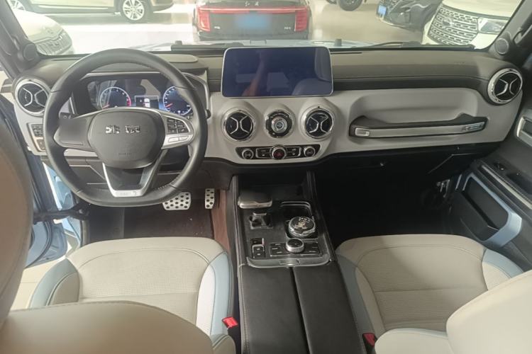 Used BAIC Off-Road BJ40 2023 2.0T Automatic Four-Wheel Drive Urban Hunter Edition Chivalrous Type Center Console
