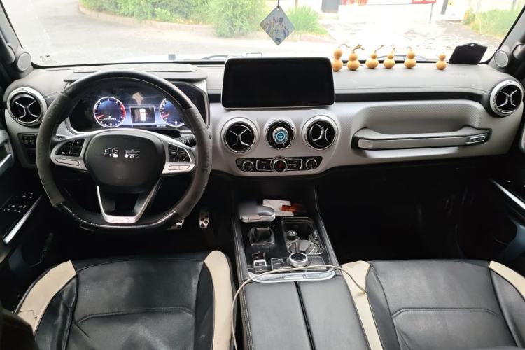 Used BAIC Off-Road BJ40 2023 2.0D Automatic Four-Wheel Drive Blade Hero Edition Adventurer Type Center Console