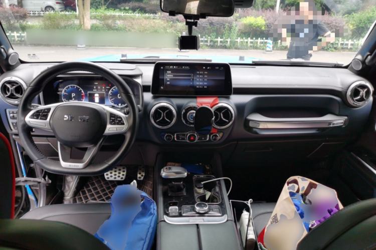 Used BAIC Off-Road BJ40 2023 2.0T Automatic Four-Wheel Drive Urban Hunter Edition Chivalrous Type Center Console