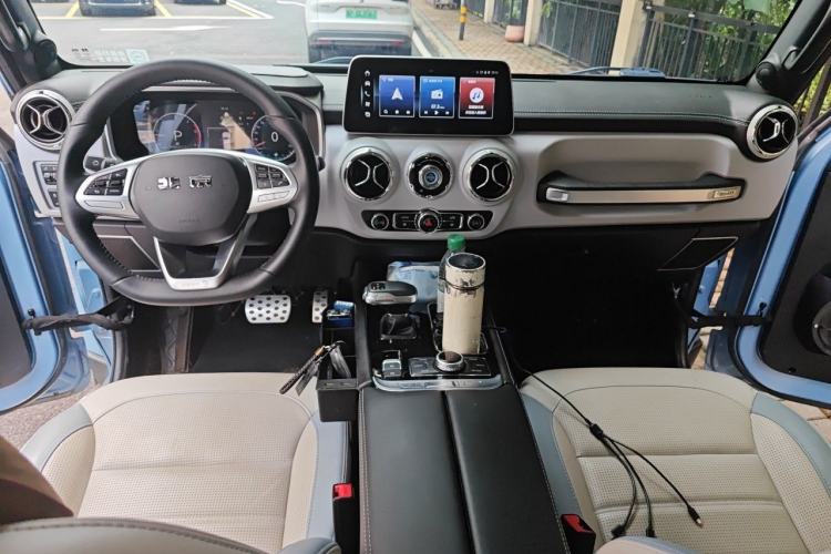 Used BAIC Off-Road BJ40 2023 2.0D Automatic Four-Wheel Drive Blade Hero Edition Adventurer Type Center Console