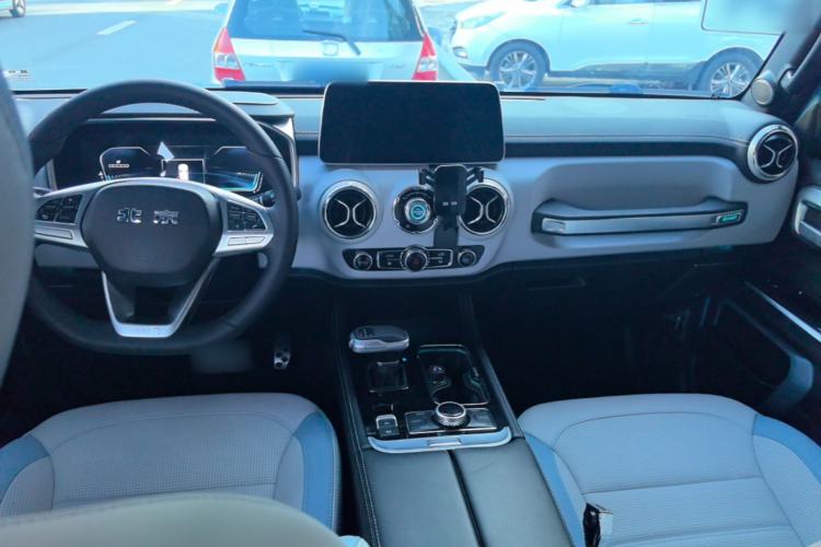 Used BAIC Off-Road BJ40 2023 2.0T Automatic Four-Wheel Drive Urban Hunter Edition Chivalrous Type Center Console