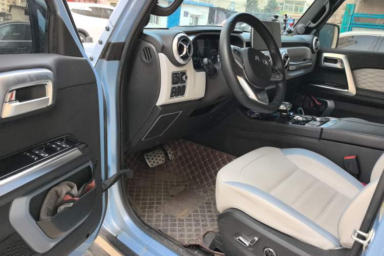 Used BAIC Off-Road BJ40 2023 2.0T Automatic Four-Wheel Drive Urban Hunter Edition Chivalrous Type Driver Seat