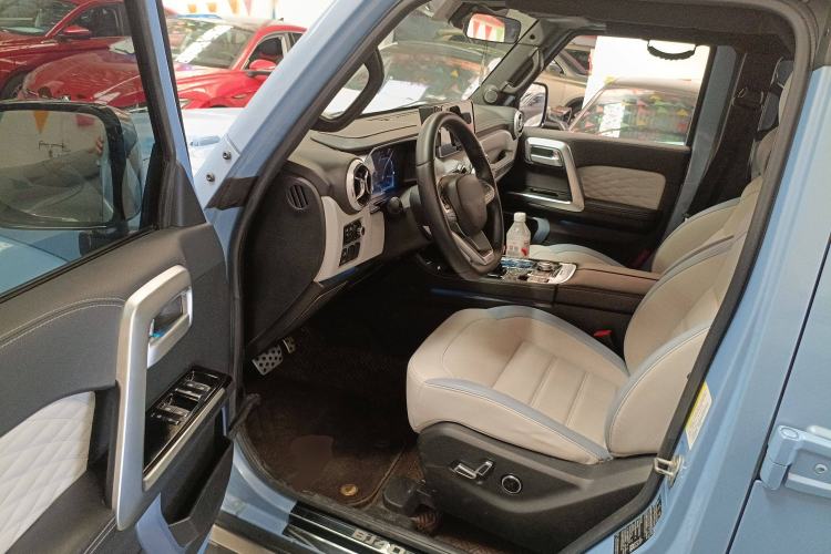 Used BAIC Off-Road BJ40 2023 2.0T Automatic Four-Wheel Drive Urban Hunter Edition Chivalrous Type Driver Seat