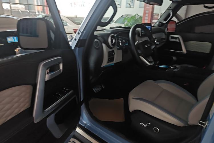 Used BAIC Off-Road BJ40 2023 2.0T Automatic Four-Wheel Drive Urban Hunter Edition Chivalrous Type Driver Seat