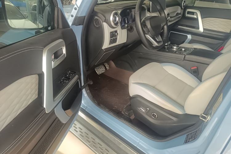 Used BAIC Off-Road BJ40 2023 2.0T Automatic Four-Wheel Drive Urban Hunter Edition Chivalrous Type Driver Seat