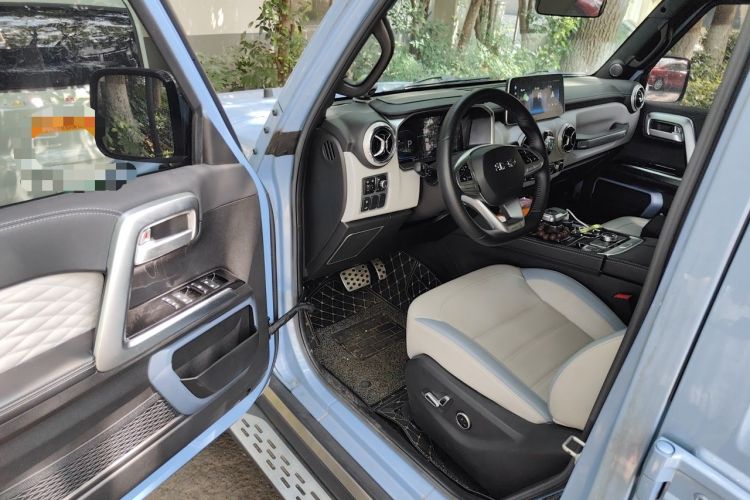 Used BAIC Off-Road BJ40 2023 2.0T Automatic Four-Wheel Drive Urban Hunter Edition Chivalrous Type Driver Seat