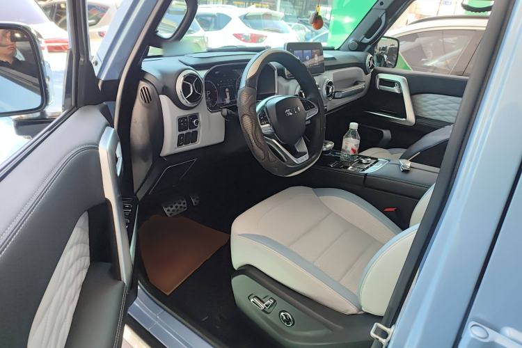 Used BAIC Off-Road BJ40 2023 2.0T Automatic Four-Wheel Drive Urban Hunter Edition Chivalrous Type Driver Seat