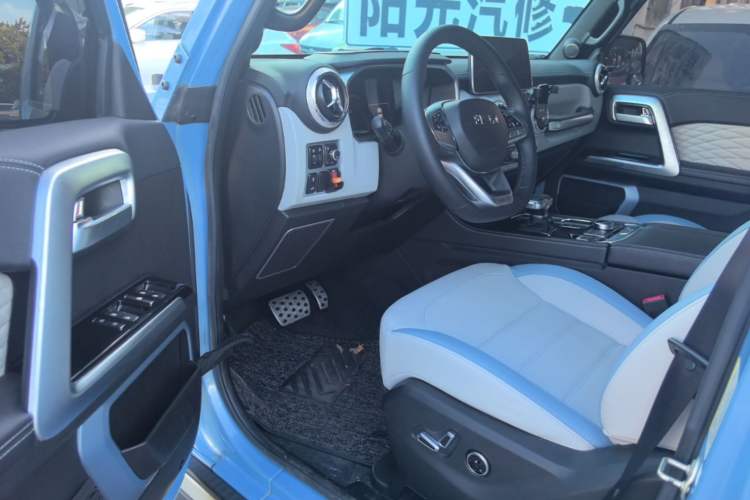 Used BAIC Off-Road BJ40 2023 2.0T Automatic Four-Wheel Drive Urban Hunter Edition Chivalrous Type Driver Seat